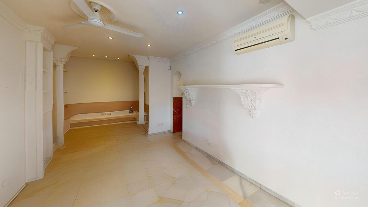 Se vende Villa - Chalet de 4 dormitorios en Costa Del Sol, Málaga, España
