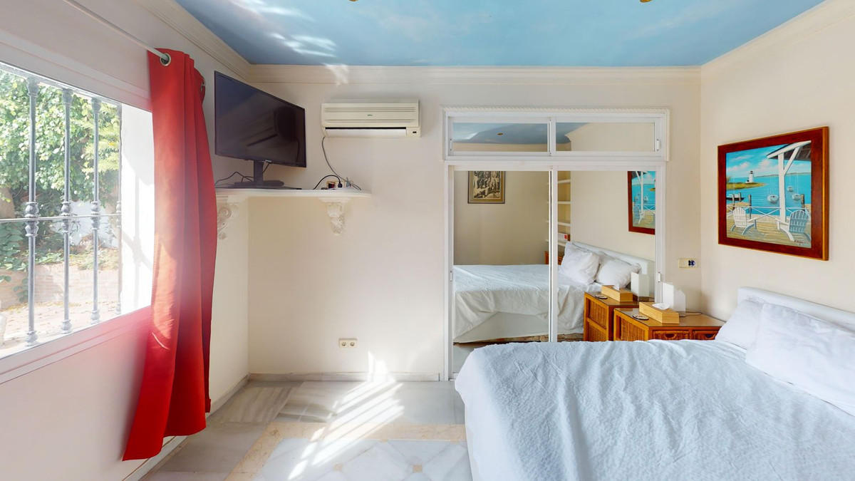 Se vende Villa - Chalet de 4 dormitorios en Costa Del Sol, Málaga, España