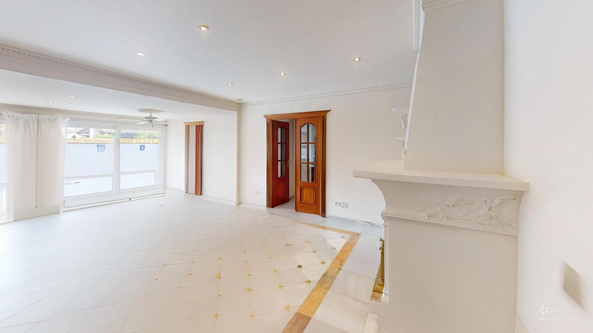 Se vende Villa - Chalet de 4 dormitorios en Costa Del Sol, Málaga, España