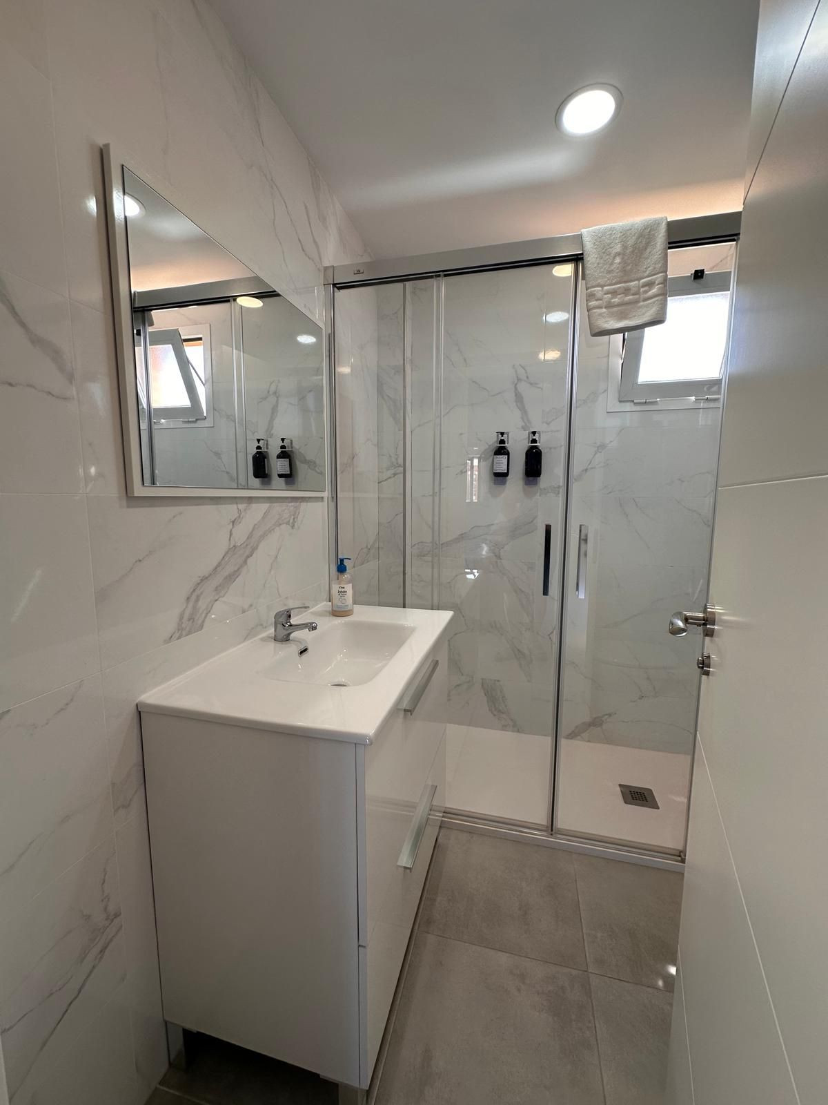 Se vende Apartamento Planta Media de 4 dormitorios en Málaga Ciudad, Málaga, España
