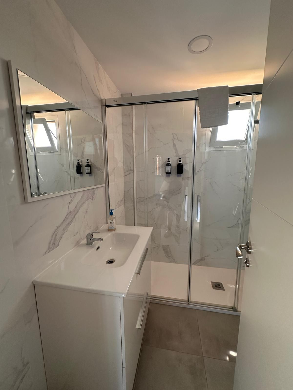 Se vende Apartamento Planta Media de 4 dormitorios en Málaga Ciudad, Málaga, España