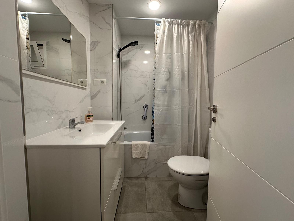 Se vende Apartamento Planta Media de 4 dormitorios en Málaga Ciudad, Málaga, España