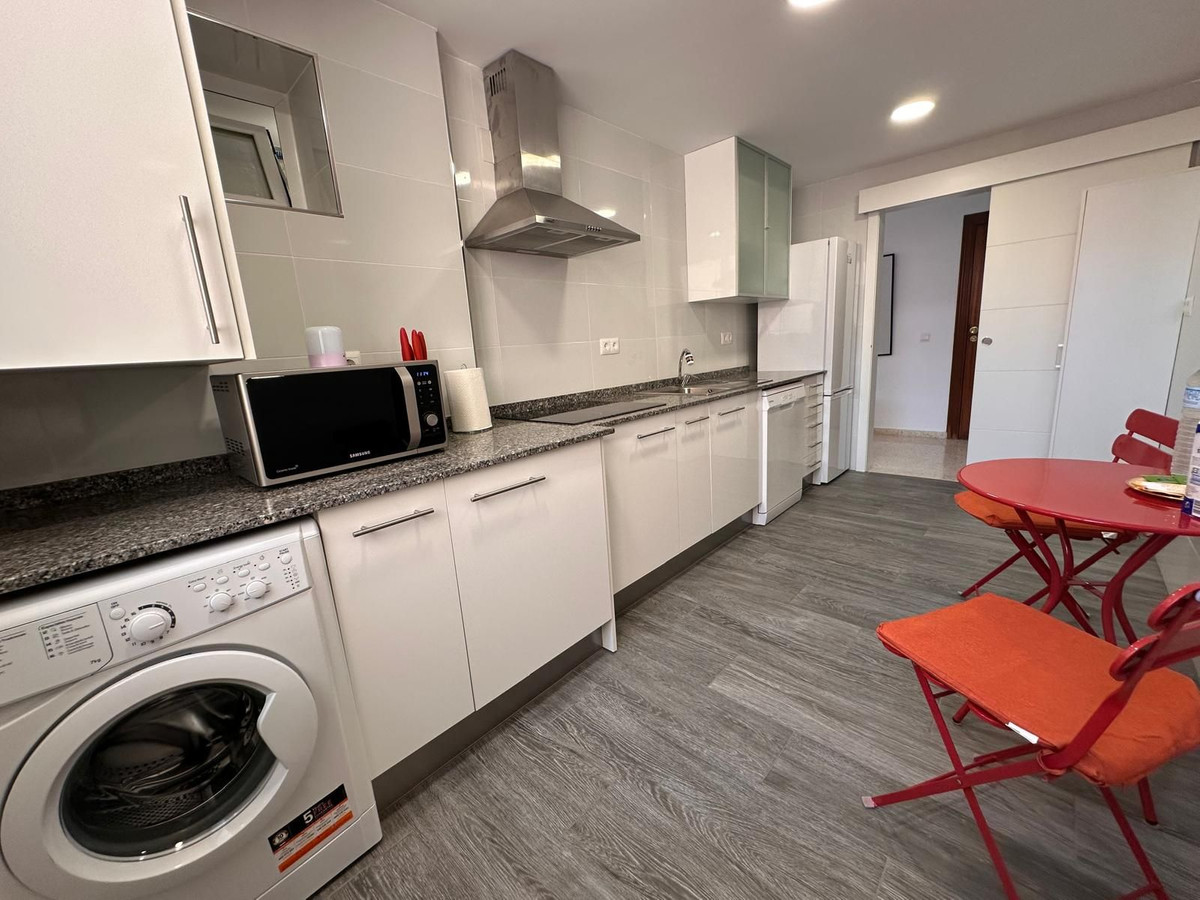 Se vende Apartamento Planta Media de 4 dormitorios en Málaga Ciudad, Málaga, España