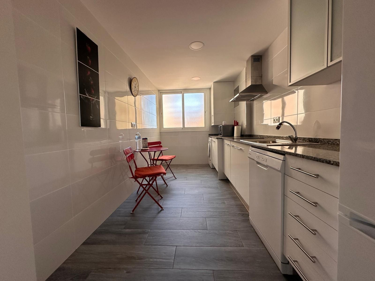 Se vende Apartamento Planta Media de 4 dormitorios en Málaga Ciudad, Málaga, España