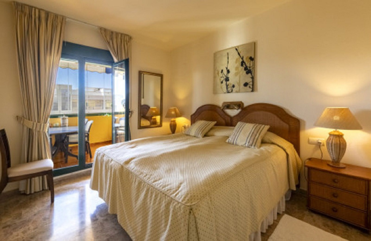 Se vende Apartamento Planta Media de 3 dormitorios en Costa Del Sol, Málaga, España