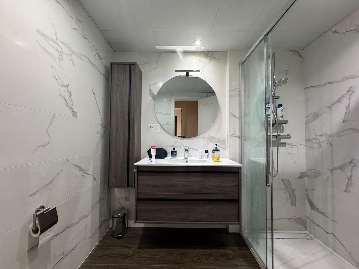 Se vende Apartamento Planta Media de 3 dormitorios en Costa Del Sol, Málaga, España