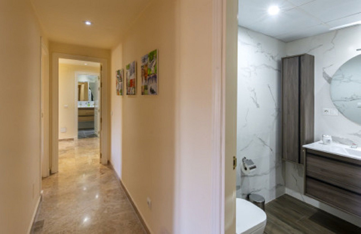 Se vende Apartamento Planta Media de 3 dormitorios en Costa Del Sol, Málaga, España