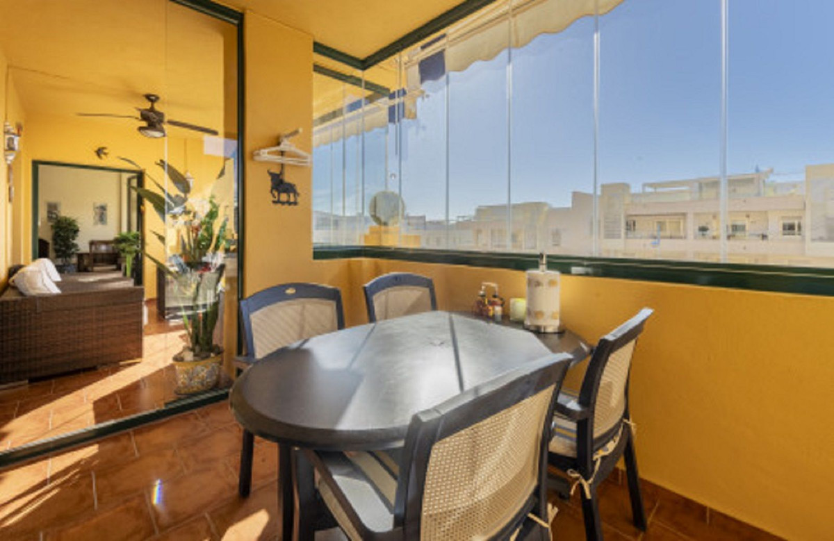 Se vende Apartamento Planta Media de 3 dormitorios en Costa Del Sol, Málaga, España