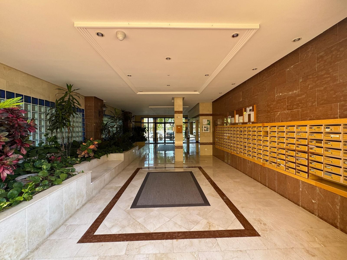 Se vende Apartamento Planta Media de 3 dormitorios en Costa Del Sol, Málaga, España