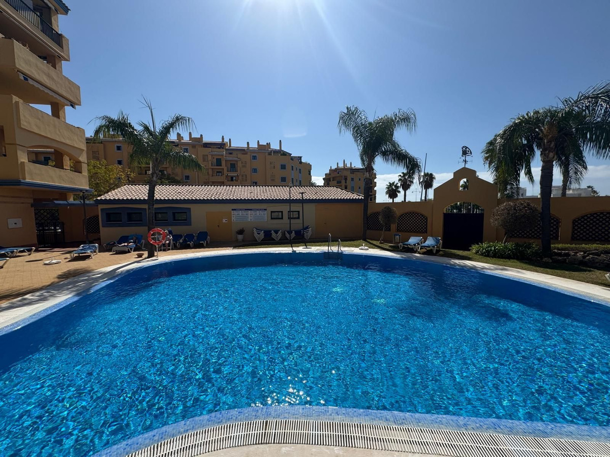 Se vende Apartamento Planta Media de 3 dormitorios en Costa Del Sol, Málaga, España