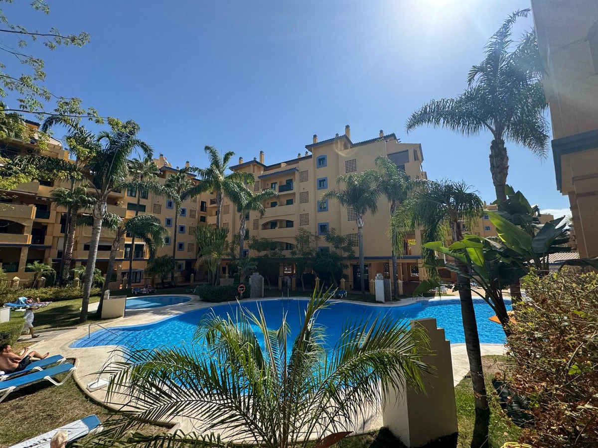 Se vende Apartamento Planta Media de 3 dormitorios en Costa Del Sol, Málaga, España
