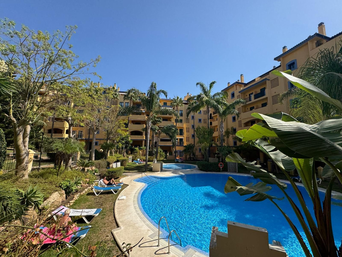 Se vende Apartamento Planta Media de 3 dormitorios en Costa Del Sol, Málaga, España