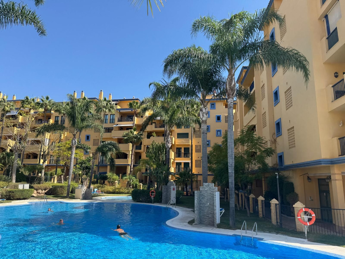 Se vende Apartamento Planta Media de 3 dormitorios en Costa Del Sol, Málaga, España