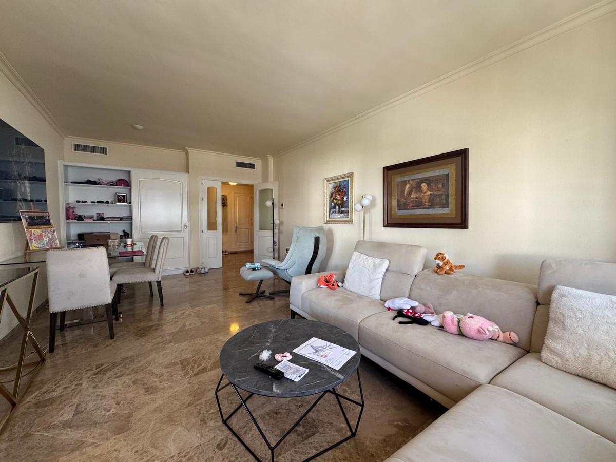 Se vende Apartamento Planta Media de 3 dormitorios en Costa Del Sol, Málaga, España