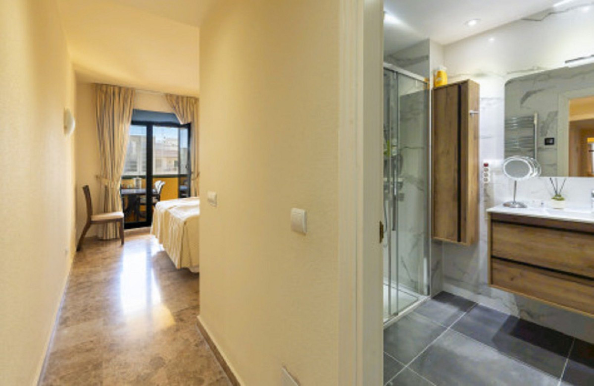Se vende Apartamento Planta Media de 3 dormitorios en Costa Del Sol, Málaga, España