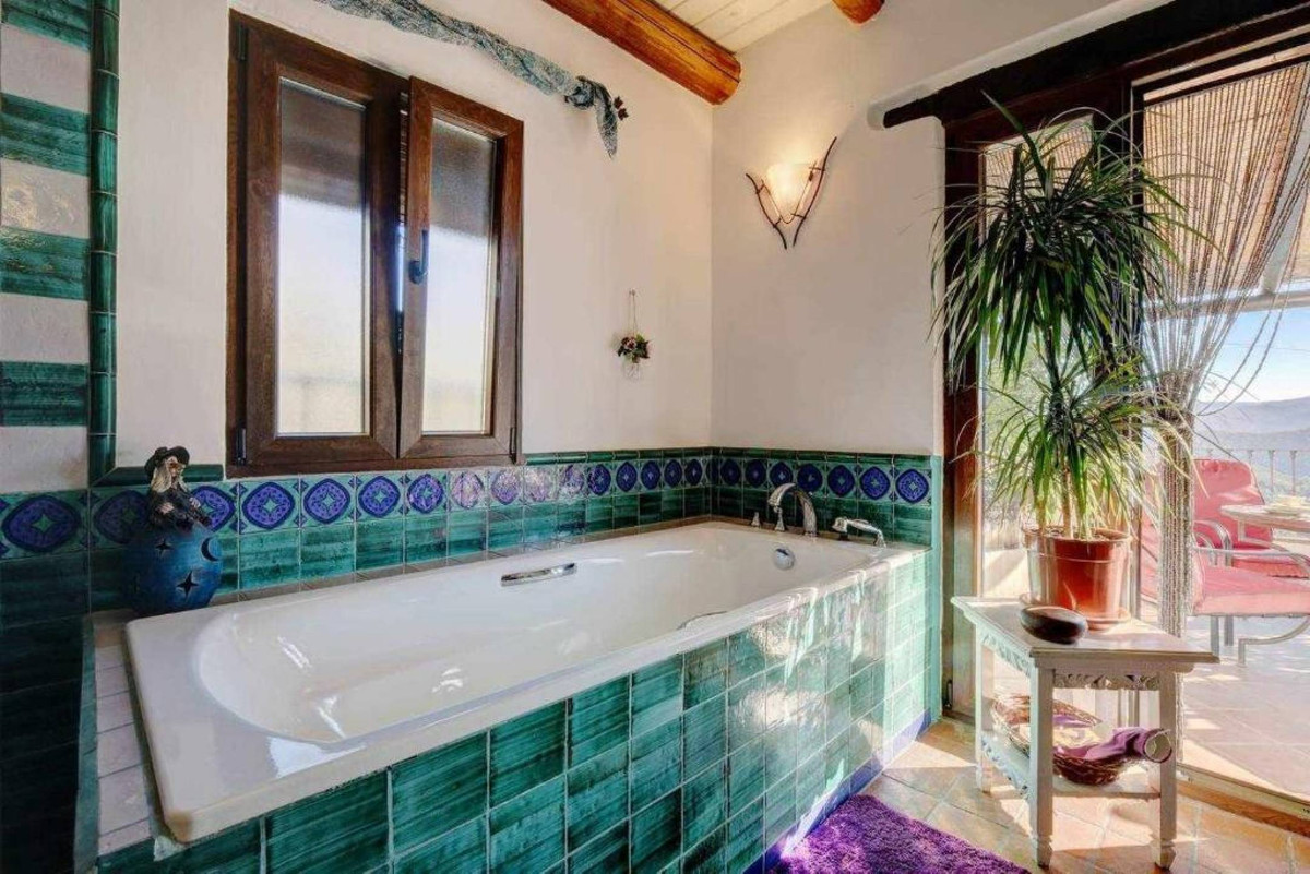 Se vende Edificio residencial de 3 dormitorios en Costa Del Sol, Málaga, España