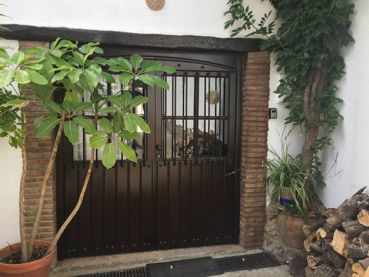 Se vende Edificio residencial de 3 dormitorios en Costa Del Sol, Málaga, España