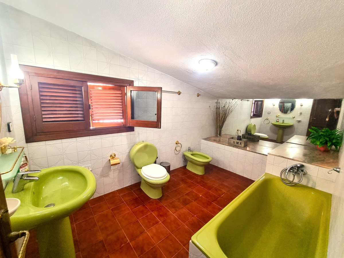 4 Bed Townhouse for sale in Cortes De La Frontera Costa Del Sol, Málaga, Spain