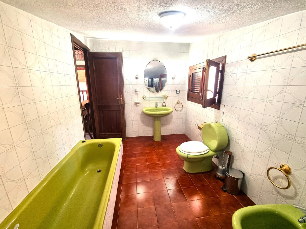 4 Bed Townhouse for sale in Cortes De La Frontera Costa Del Sol, Málaga, Spain