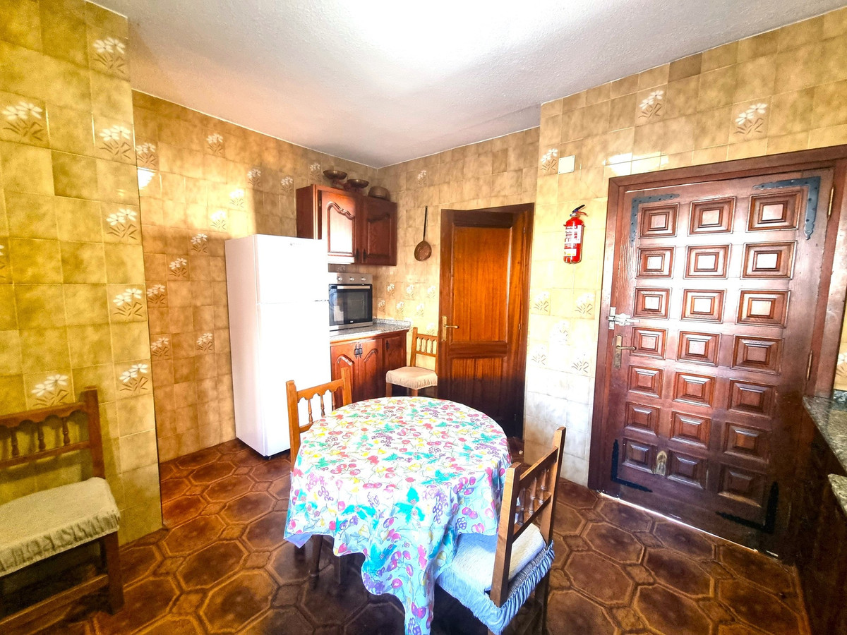 4 Bed Townhouse for sale in Cortes De La Frontera Costa Del Sol, Málaga, Spain