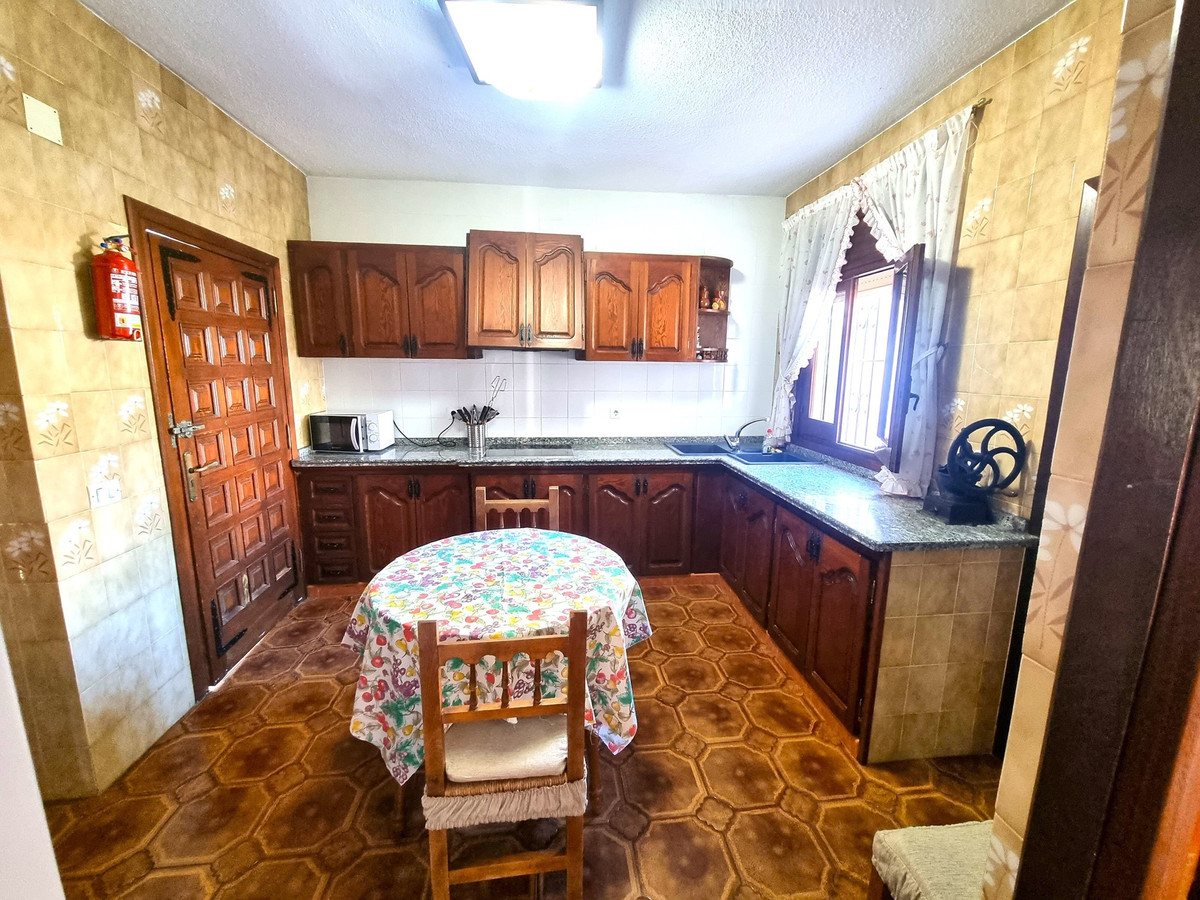 4 Bed Townhouse for sale in Cortes De La Frontera Costa Del Sol, Málaga, Spain