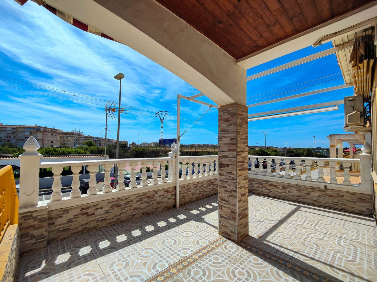 Se vende Apartamento en Planta Última de 3 dormitorios en Costa Blanca, Alicante, España