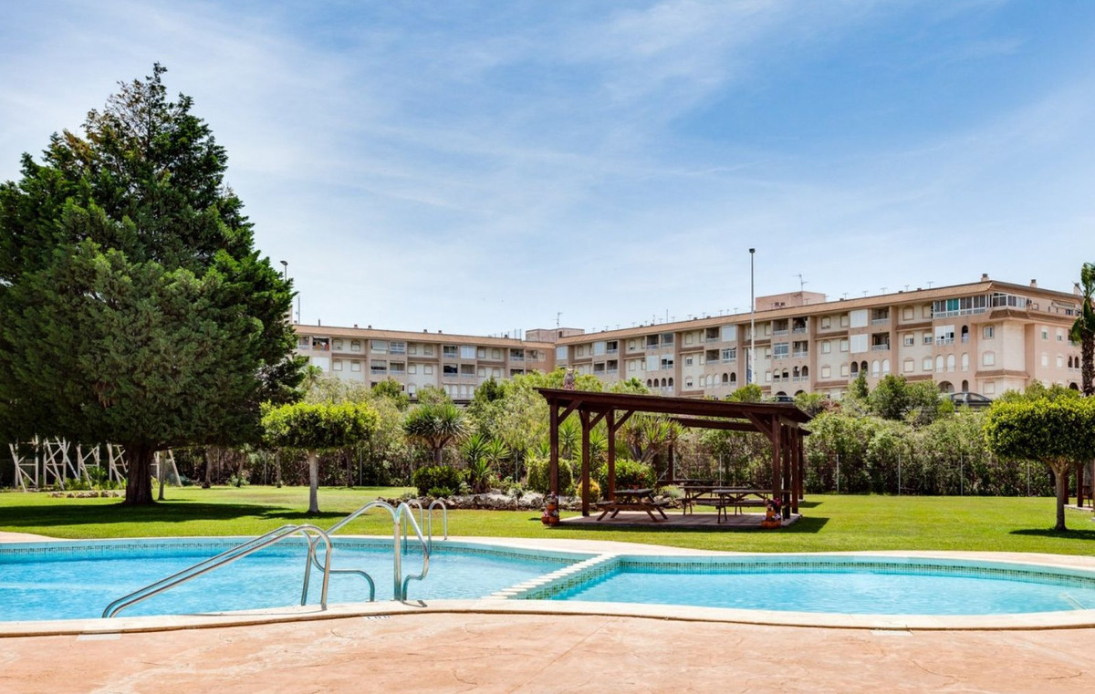 Se vende Apartamento en Planta Última de 3 dormitorios en Costa Blanca, Alicante, España