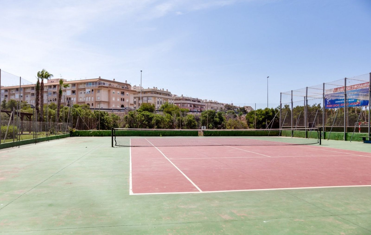 Se vende Apartamento en Planta Última de 3 dormitorios en Costa Blanca, Alicante, España