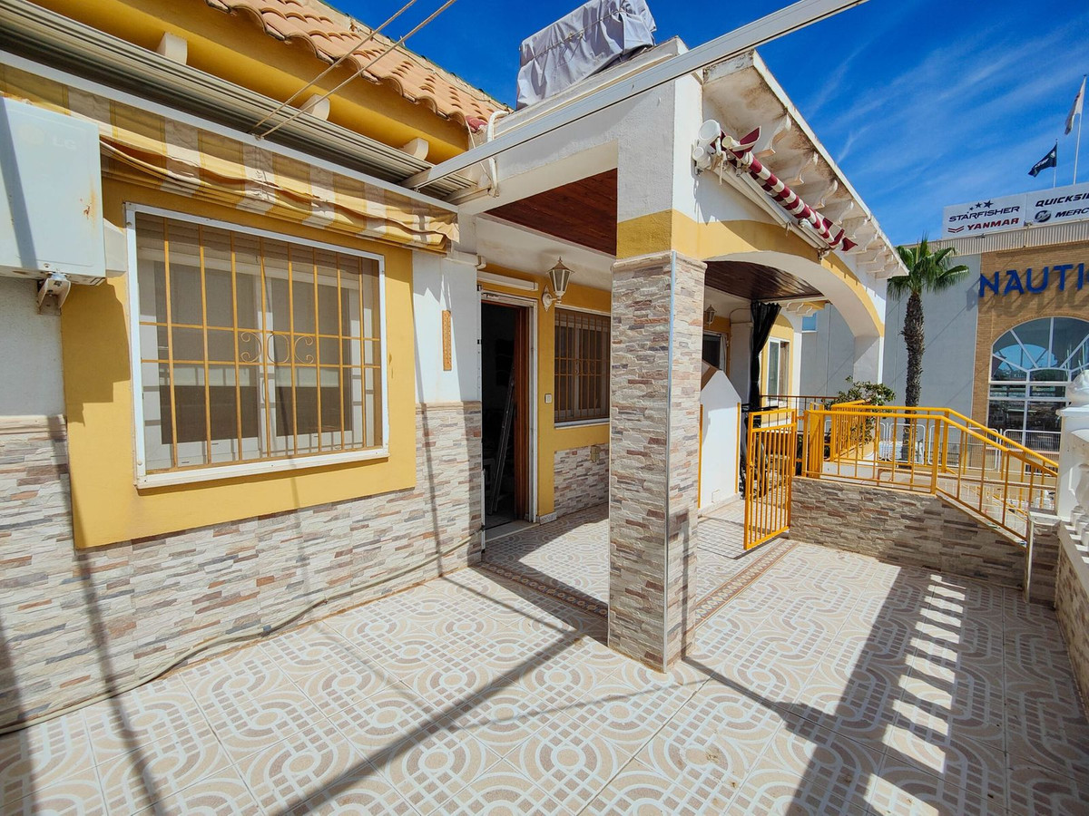 Se vende Apartamento en Planta Última de 3 dormitorios en Costa Blanca, Alicante, España
