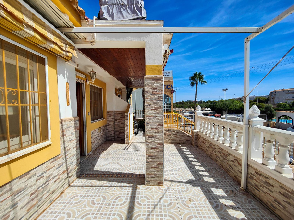 Se vende Apartamento en Planta Última de 3 dormitorios en Costa Blanca, Alicante, España