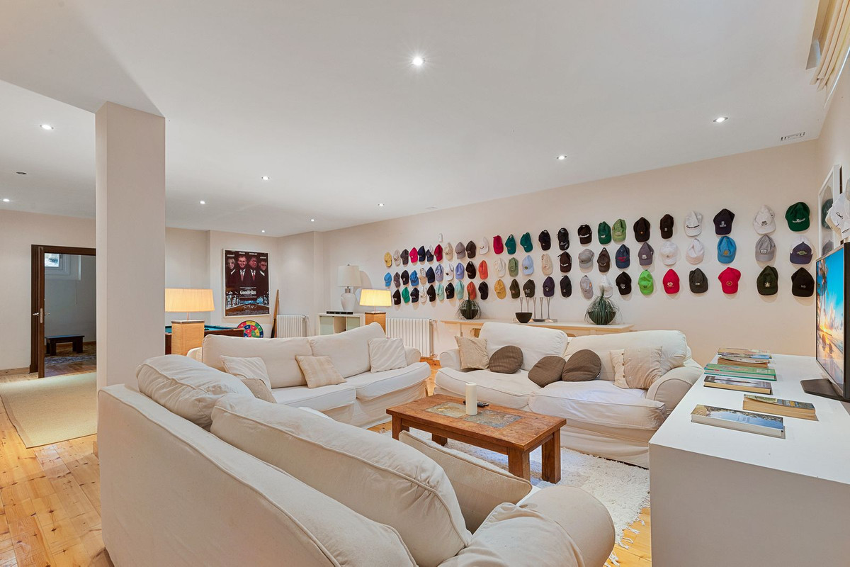 Se vende Villa - Chalet de 5 dormitorios en Costa Del Sol, Málaga, España