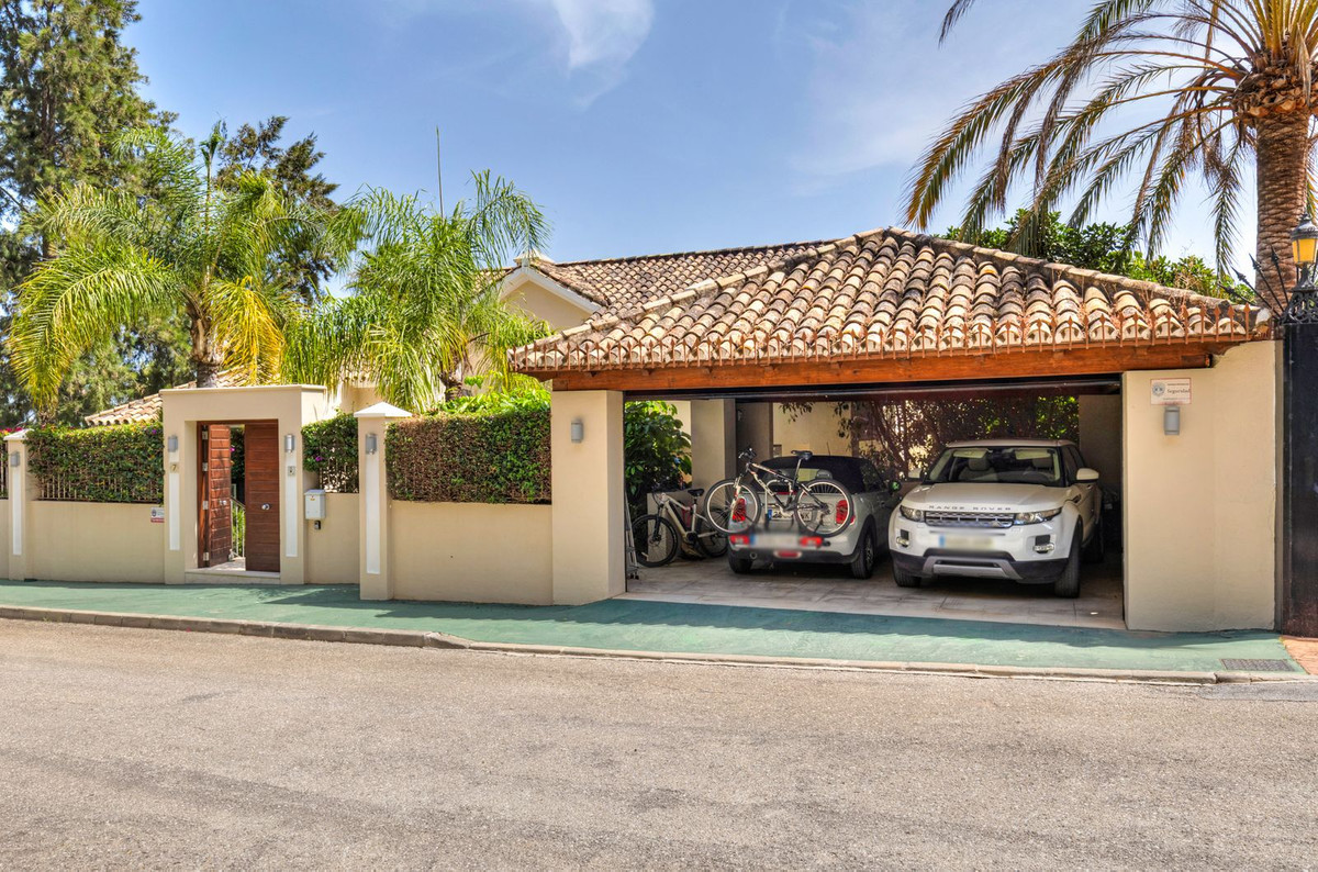 Se vende Villa - Chalet de 5 dormitorios en Costa Del Sol, Málaga, España