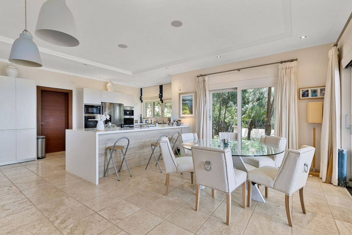 Se vende Villa - Chalet de 5 dormitorios en Costa Del Sol, Málaga, España