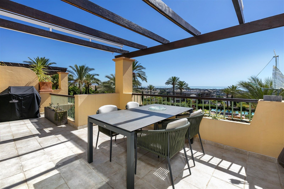 4 Bed Apartment for sale in Los Flamingos Costa Del Sol, Málaga, Spain