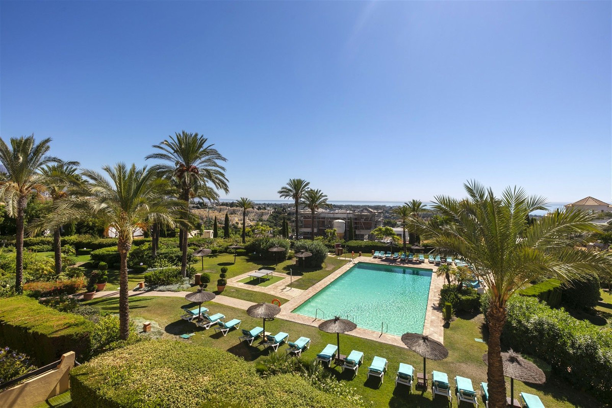 4 Bed Apartment for sale in Los Flamingos Costa Del Sol, Málaga, Spain
