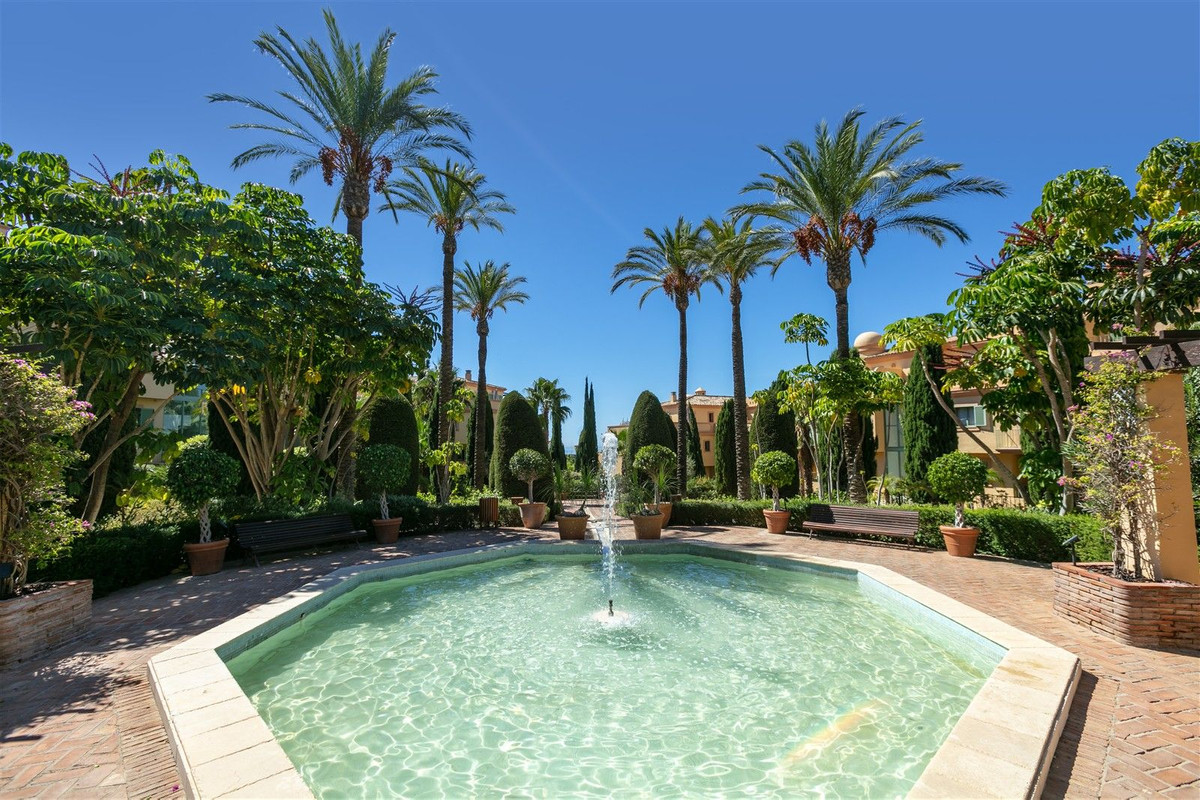 4 Bed Apartment for sale in Los Flamingos Costa Del Sol, Málaga, Spain
