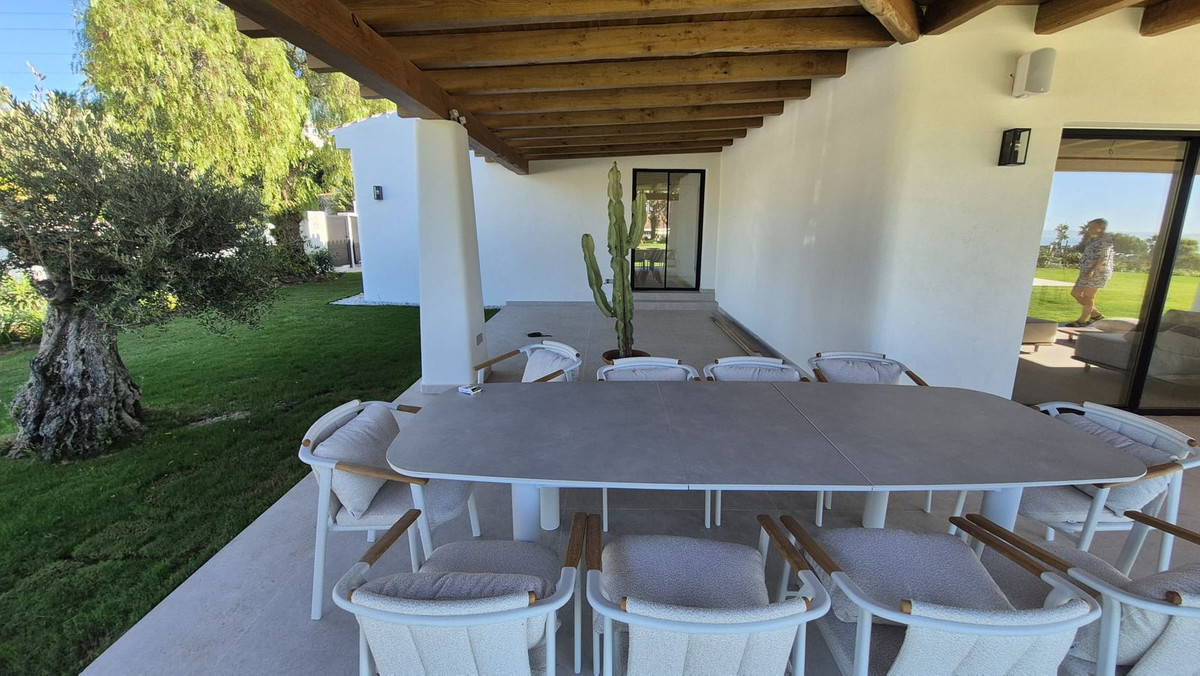 5 Bed Townhouse for sale in El Rosario Costa Del Sol, Málaga, Spain