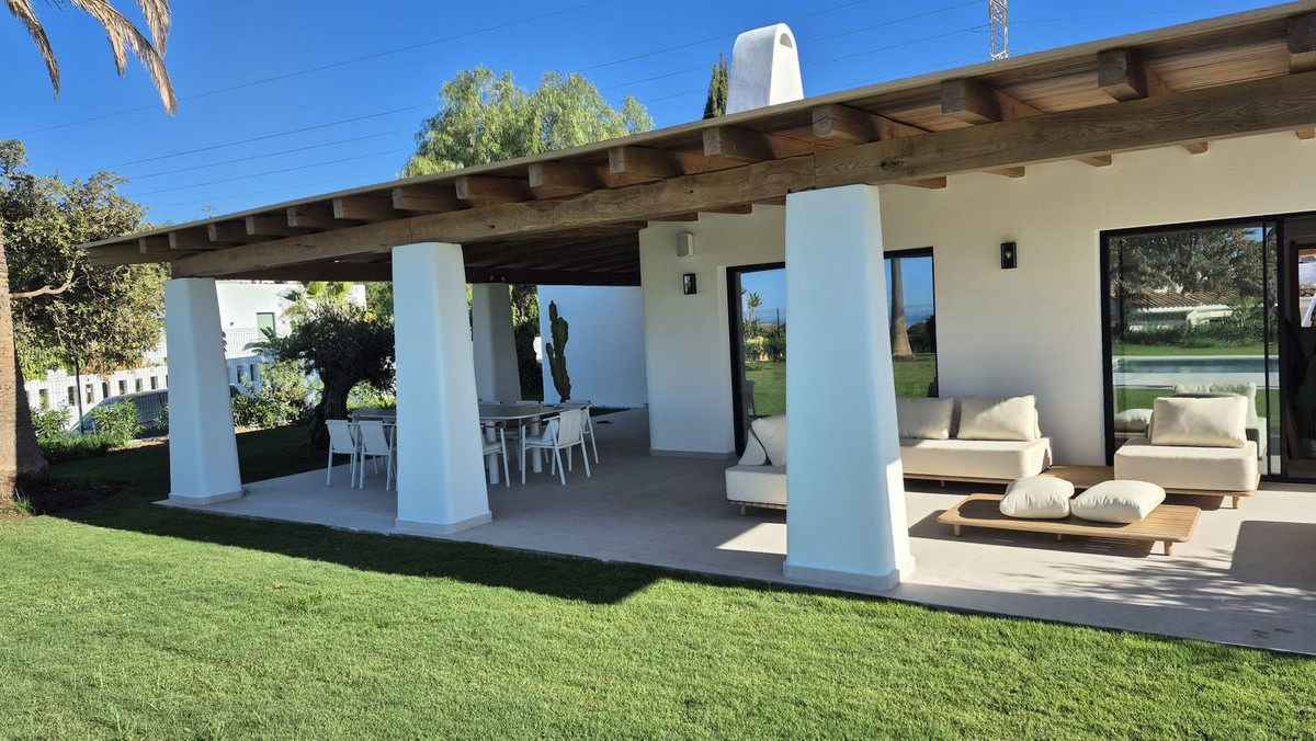 5 Bed Townhouse for sale in El Rosario Costa Del Sol, Málaga, Spain
