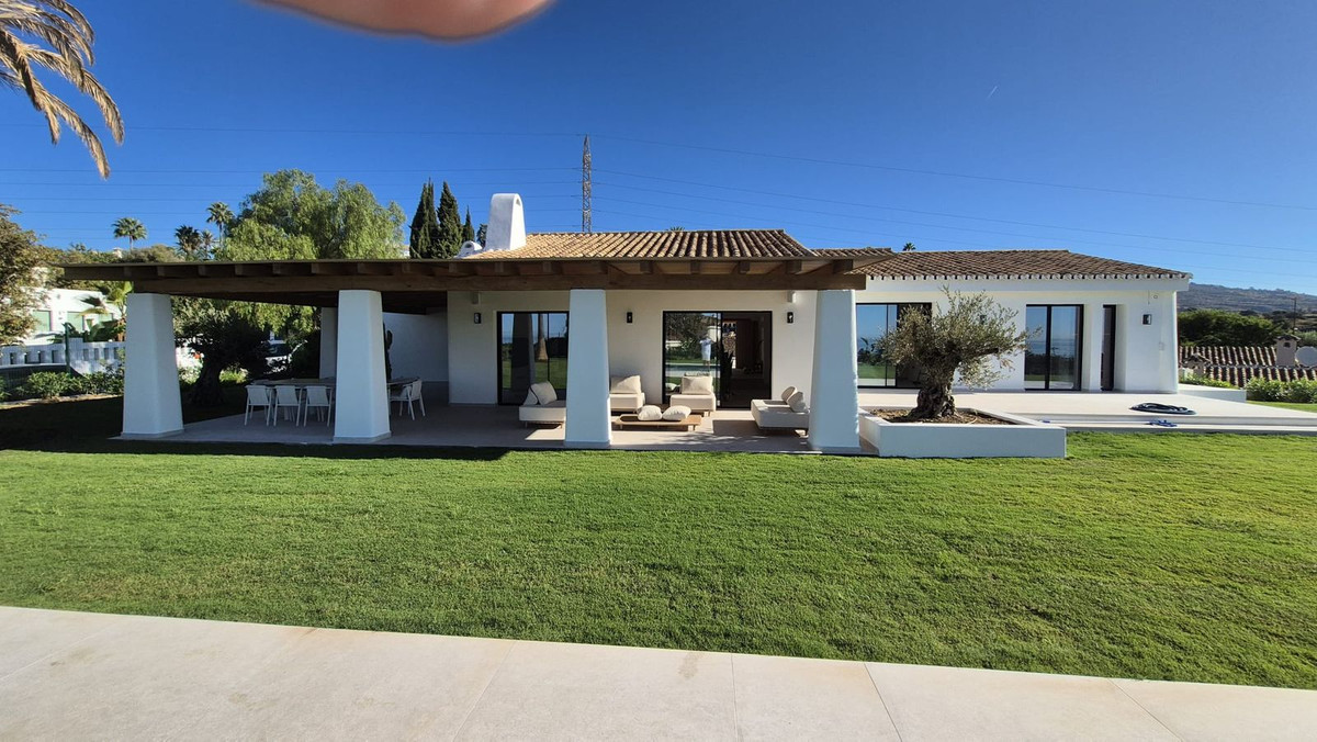 5 Bed Townhouse for sale in El Rosario Costa Del Sol, Málaga, Spain