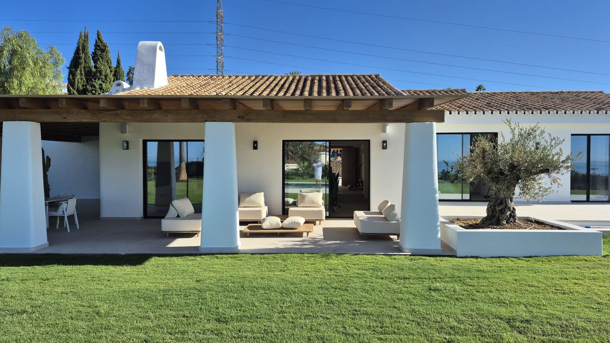 5 Bed Townhouse for sale in El Rosario Costa Del Sol, Málaga, Spain
