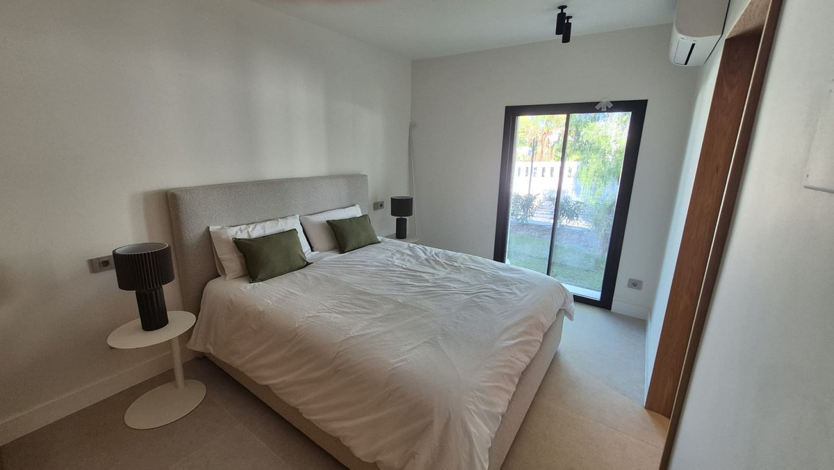 5 Bed Townhouse for sale in El Rosario Costa Del Sol, Málaga, Spain