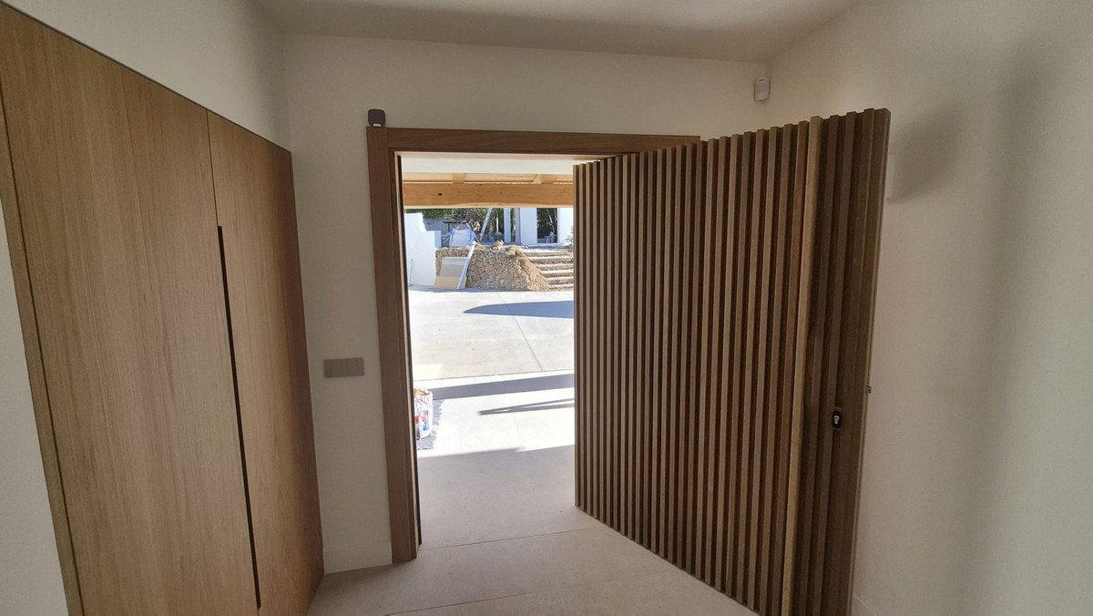 5 Bed Townhouse for sale in El Rosario Costa Del Sol, Málaga, Spain