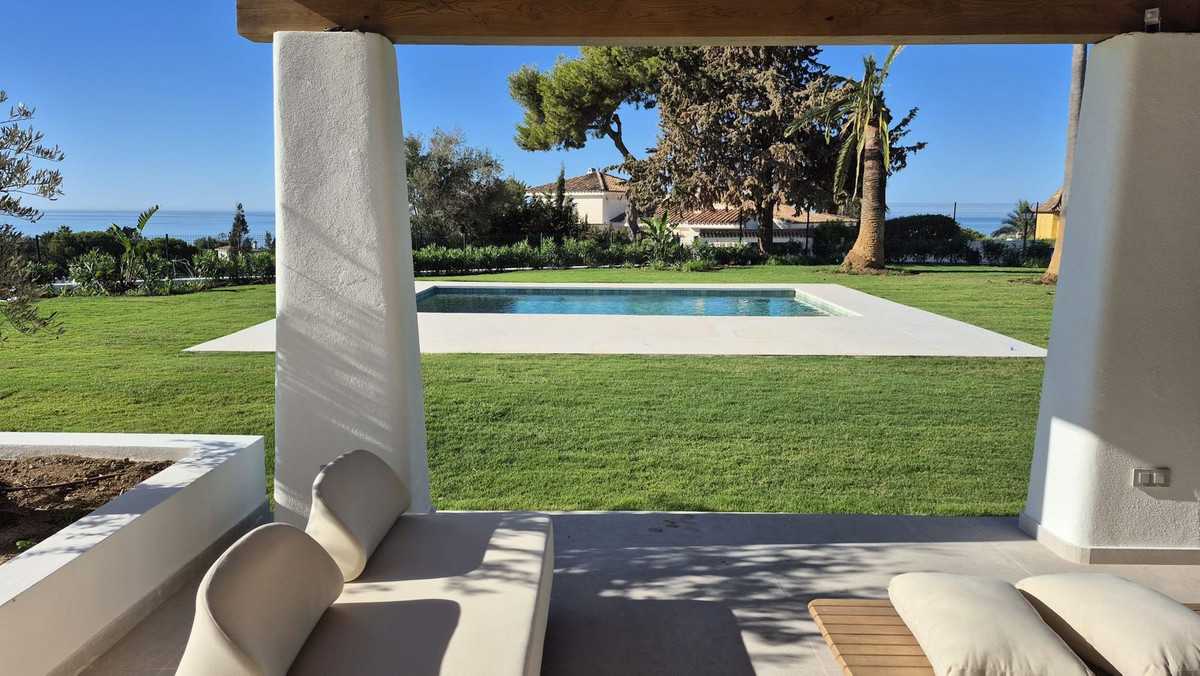 5 Bed Townhouse for sale in El Rosario Costa Del Sol, Málaga, Spain