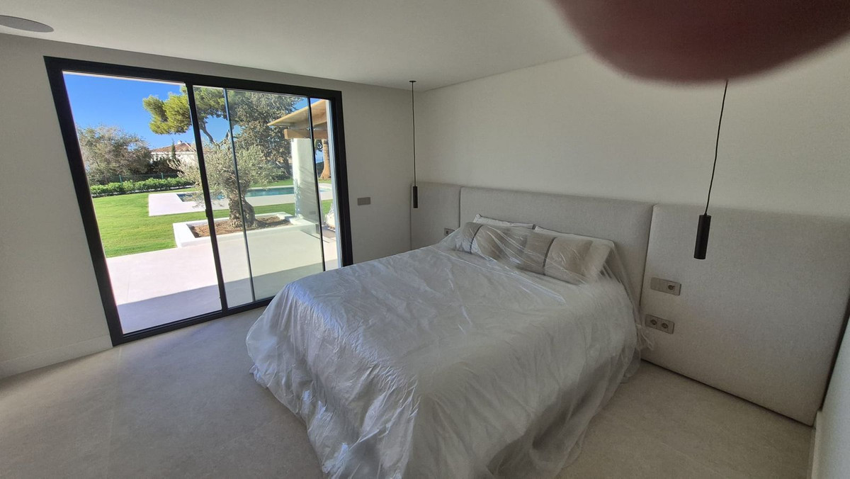 5 Bed Townhouse for sale in El Rosario Costa Del Sol, Málaga, Spain