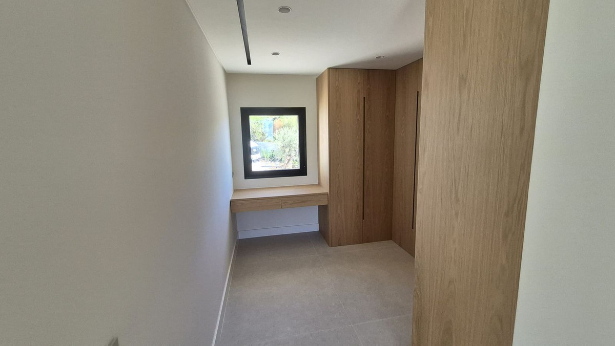 5 Bed Townhouse for sale in El Rosario Costa Del Sol, Málaga, Spain