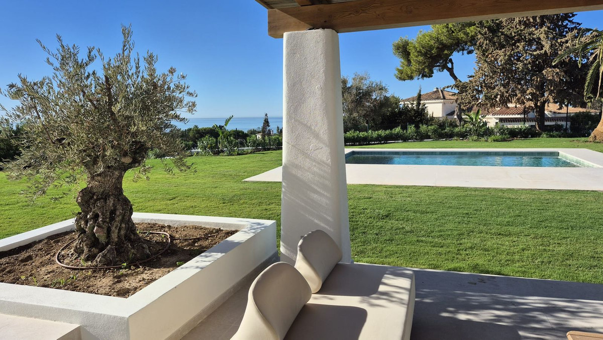 5 Bed Townhouse for sale in El Rosario Costa Del Sol, Málaga, Spain