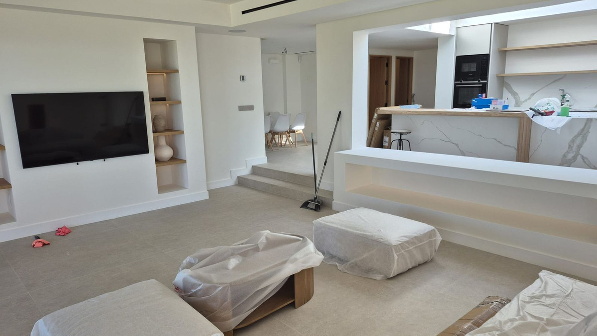 5 Bed Townhouse for sale in El Rosario Costa Del Sol, Málaga, Spain
