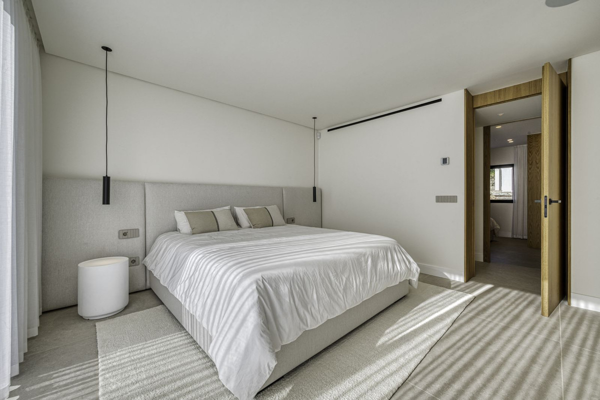 5 Bed Townhouse for sale in El Rosario Costa Del Sol, Málaga, Spain