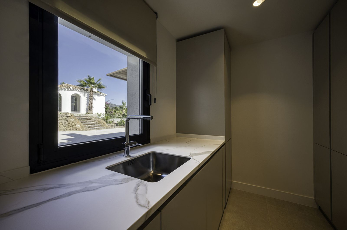 5 Bed Townhouse for sale in El Rosario Costa Del Sol, Málaga, Spain