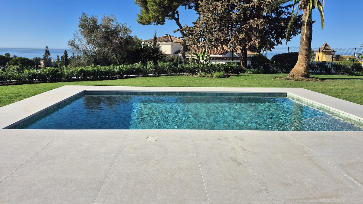 5 Bed Townhouse for sale in El Rosario Costa Del Sol, Málaga, Spain